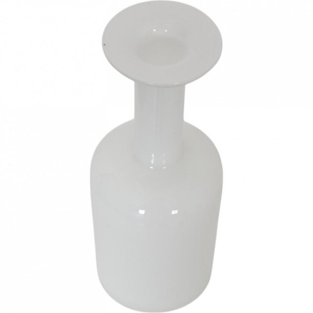 White Holmegaard case of glass, appears in good condition without any chips: Ø: 9,5 H: 25,5 Cm