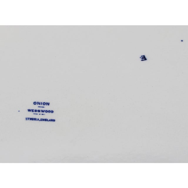 English English C. 1891-1911 Wedgwood Onion Pattern Meat Platter For Sale - Image 3 of 5