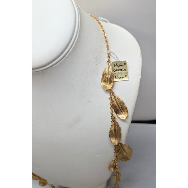 American Vintage 1982 Signed Napier Goldtone Feather Charm Necklace For Sale - Image 3 of 14