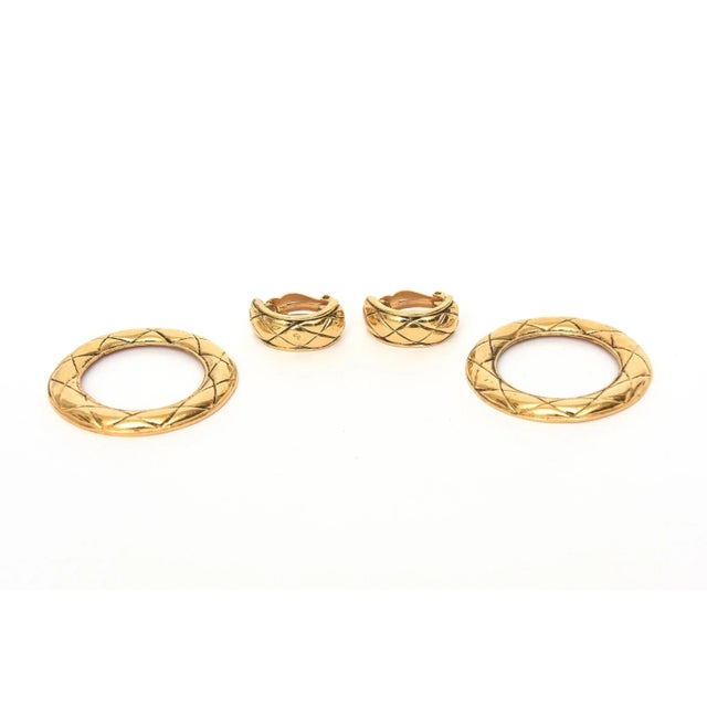 Vintage Chanel Quilted Gold Plated Door Knocker Clip on Earrings, 1980's For Sale - Image 10 of 12