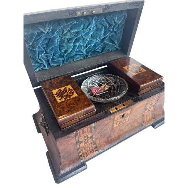 Exceptional Inlaid British Tunbridge Ware Tea Caddy With Dome Top and Complete Interior For Sale In Dallas - Image 6 of 10
