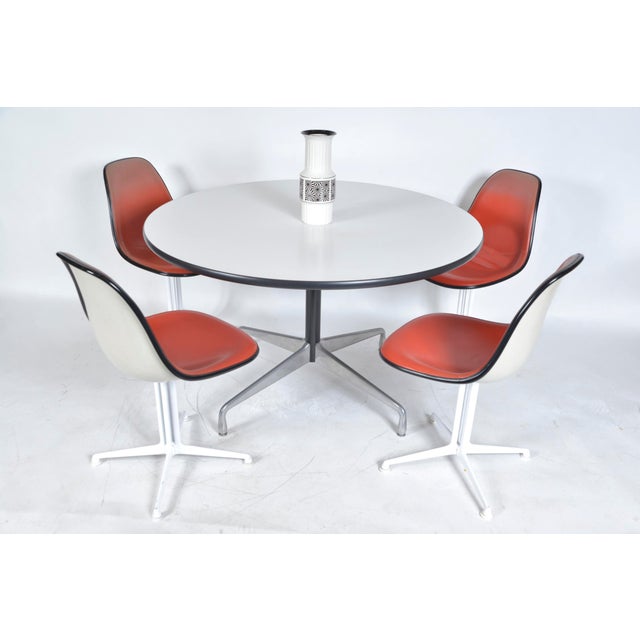 Herman Miller Mid-Century La Fonda Dining Chairs and Table by Charles and Ray Eames for Herman Miller, 1961, Set of 5 For Sale - Image 4 of 18