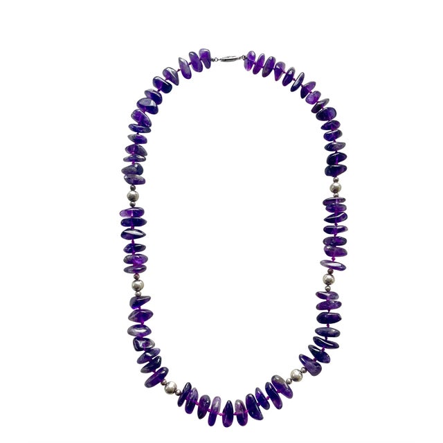 1980s Amethyst and Sterling Silver Hand Knotted Beaded Necklace For Sale - Image 5 of 5