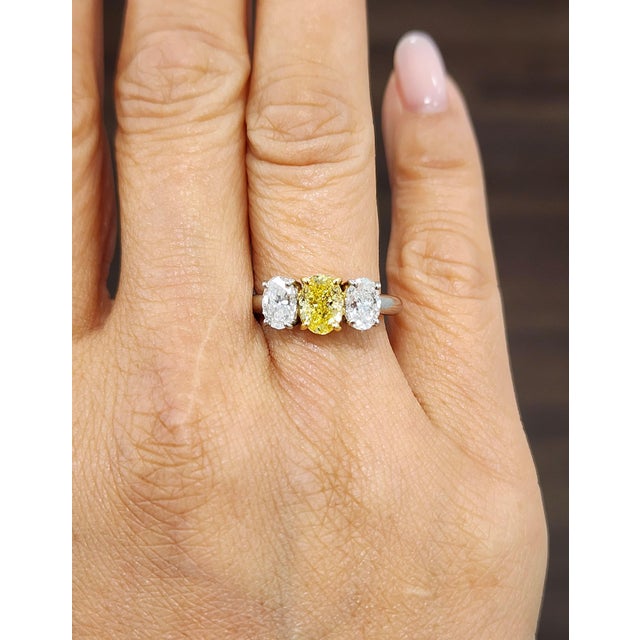 Modern 2.21 Ct Gia Certified Three-Stone Oval Yellow & White Diamond Ring Size 6.5 For Sale - Image 3 of 10