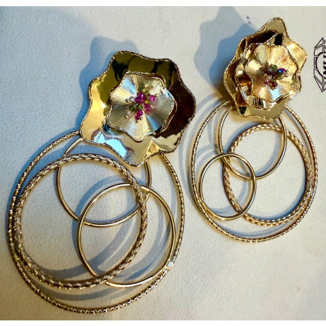 Modern 18 Kt Yellow Gold 31.5 Gm Dangling Earrings, 4 Hoop Flower Earring For Sale - Image 3 of 8