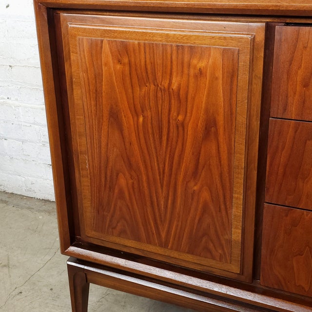 1960s Slick Restored Mid Century Modern Credenza Walnut United Furniture, Attributed For Sale In Chicago - Image 6 of 13