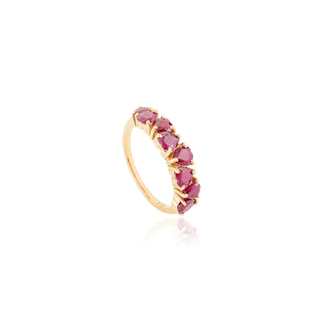 Modern 18k Gold Heart Cut Ruby Modern Wedding Band Ring for Bride Size 6 For Sale - Image 3 of 12