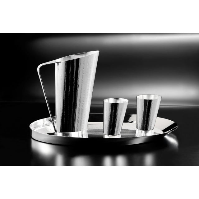 This is a glossy silver alloy Vie tray in an oval shape.