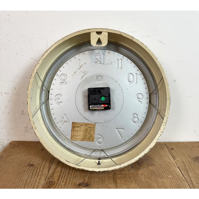 Vintage Industrial Beige Wall Clock from NUFA, 1960s For Sale - Image 17 of 18