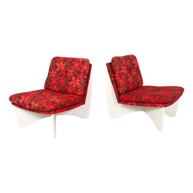 Late 20th Century Pair of Space Age Lounge Chairs in Red Floral Upholstery For Sale