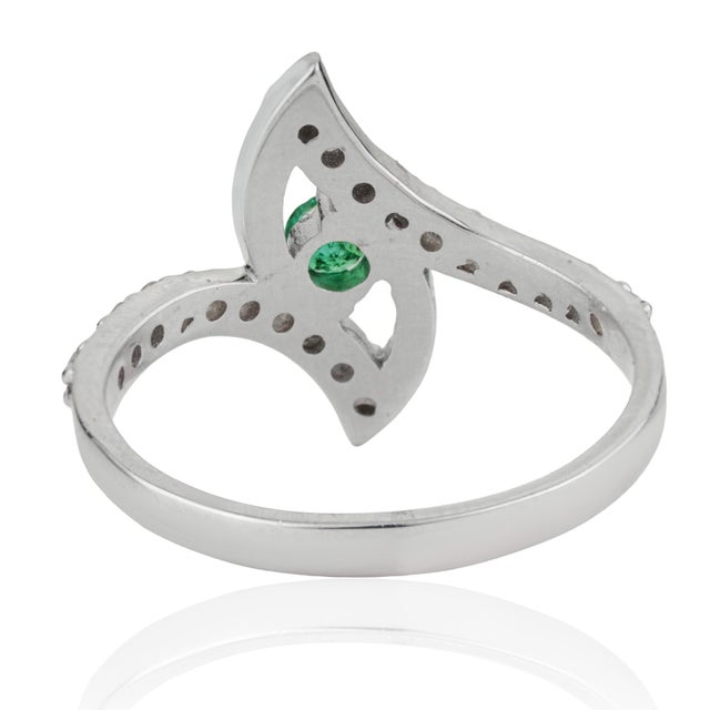 Metal Eye Motif Natural Emerald & Diamond Pavé Set Crossover Cocktail Ring Size 8 For Sale - Image 7 of 13