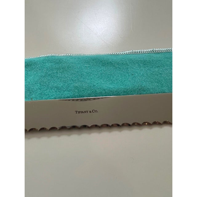 2020s Tiffany & Co. Sterling Silver Handle Serrated Bread Knife With Dust Bag For Sale - Image 5 of 5