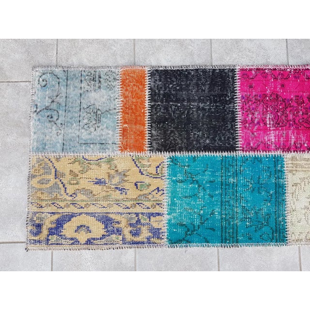 1960s Mid 20th Century Oushak Anatolian Floral Runner For Sale - Image 5 of 10