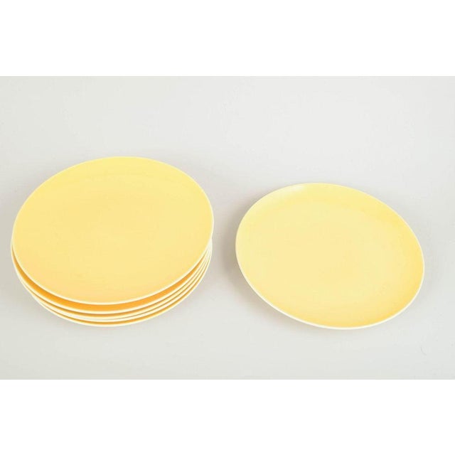 Aluminia Confetti series, mid-20th century. Set of six "Susanne" dinner plates in faience from Aluminia, in the signature...