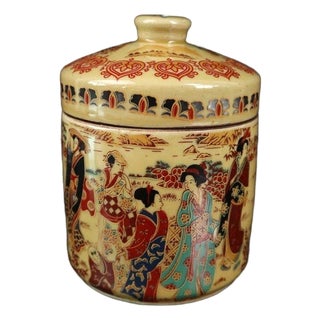 Famille Rose Porcelain Jar With Beauties (Meiren) Motif For Sale