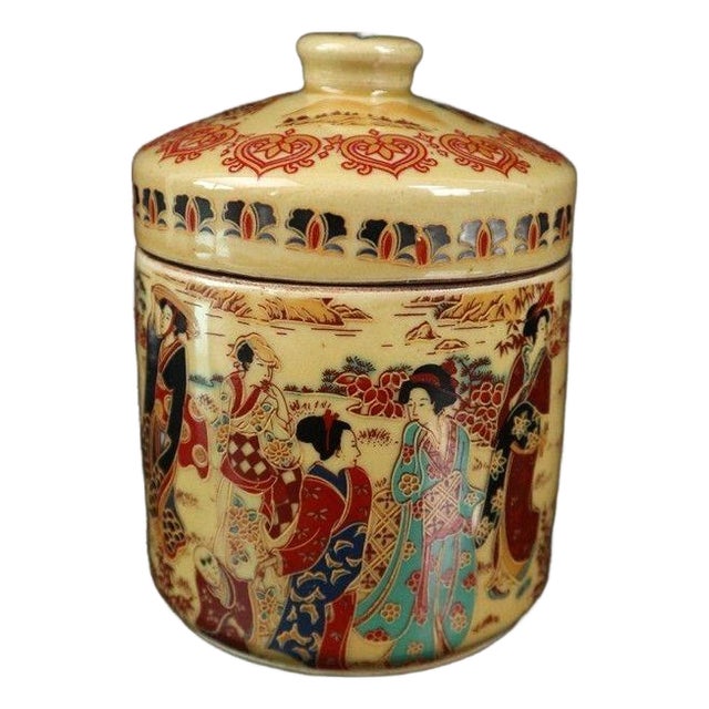 Famille Rose Porcelain Jar With Beauties (Meiren) Motif For Sale
