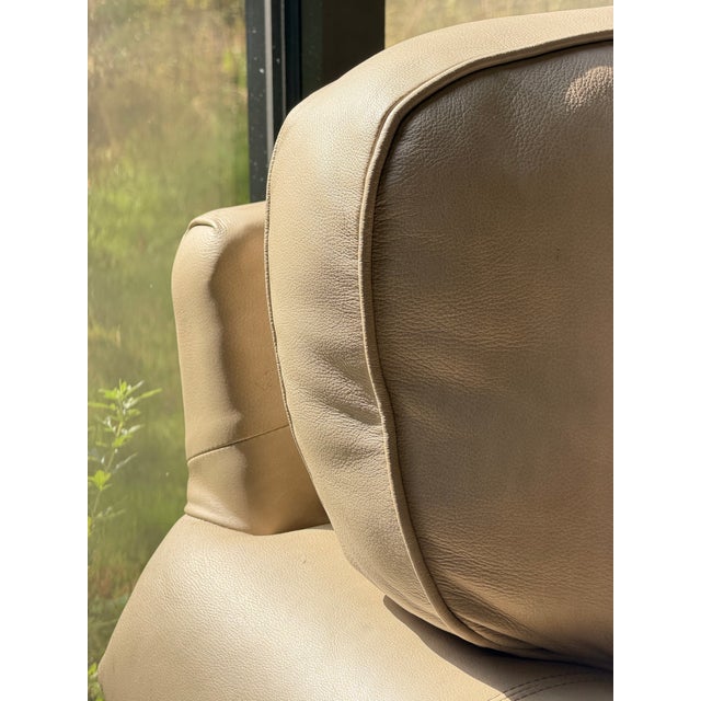 Early 21st Century Smith Brothers 393 Beige Leather Three-Seat Sofa With Rolled Arms and Nailhead Trim For Sale - Image 5 of 10