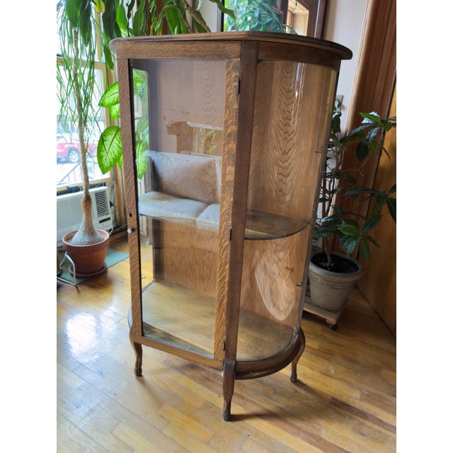 Victorian Antique American Oak Curved Glass China Cabinet, Late Victorian / Edwardian For Sale - Image 3 of 10