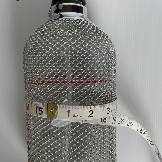 Metal Vintage 1980s Czechoslovakian Merkuria Mesh Cocktail Shakers & Matching Large Siphon Bottle Bar Ware Set. For Sale - Image 7 of 11