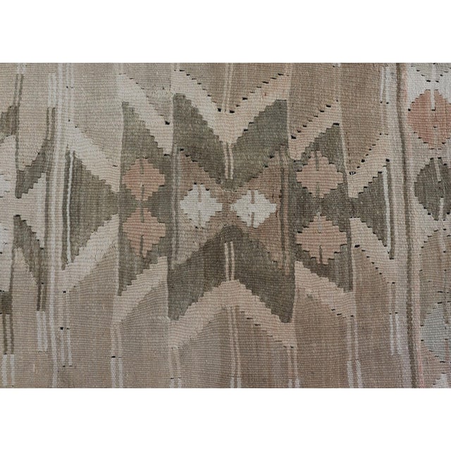 Green Bold Medallion Design Turkish Flat Weave Kilim Rug With Earthy Tones and Green For Sale - Image 8 of 12