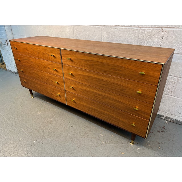 Mid-Century Modern Eight-Drawer Walnut Dresser by R-Way Furniture For Sale In New York - Image 6 of 18