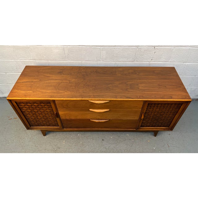 Mid-Century Modern Lane "Perception" Mid-Century Modern Credenza For Sale - Image 3 of 17