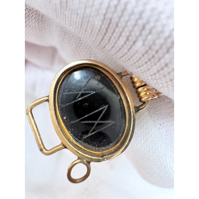 Mid‑Century Carved Semi-Precious Gemstone Scarab Bracelet • 12k Gf Clasp • Egyptian Revival For Sale - Image 13 of 13
