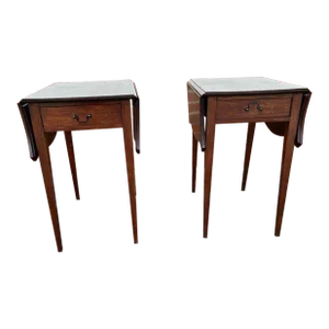 Early 20th Century Pair Antique Mahogany Pembroke Hepplewhite Federal Drop-Leaf Side Tables.