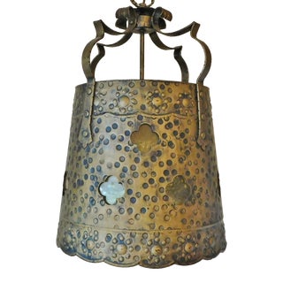 Vintage Early 20th Century Moe Thomas Industries Hand Hammered Brass Bucket Amber Glass Chandelier For Sale