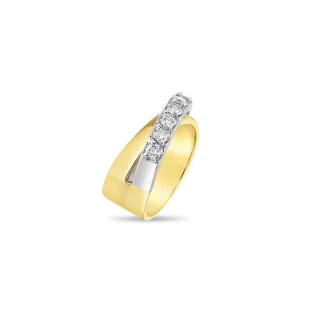 ♥ Ring Summary ♥ Main Stone: Diamond Approx. Carat Weight: 1.00cttw Band Material: 14k Two-Toned Gold Stone Cut: Round...