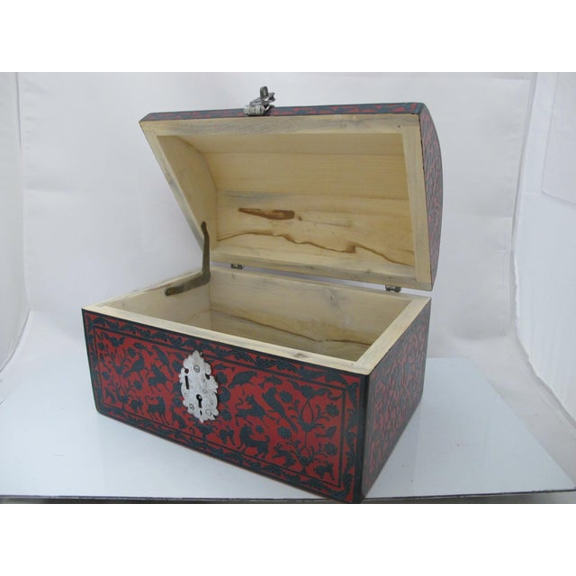 Olinala Guerrero Mexico Red & Black Lacquer Carved Animals Lidded Wood Box For Sale - Image 17 of 18