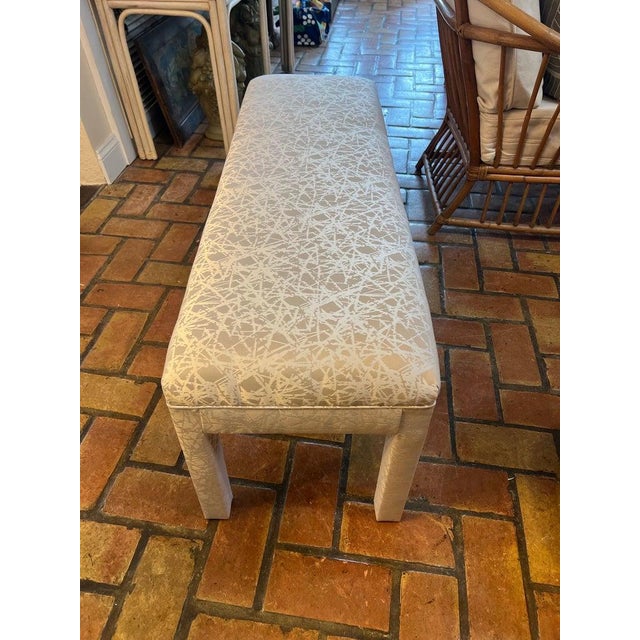 Wood Mid-Century Modern Parsons Bench in Abstract Champagne Upholstery For Sale - Image 7 of 15