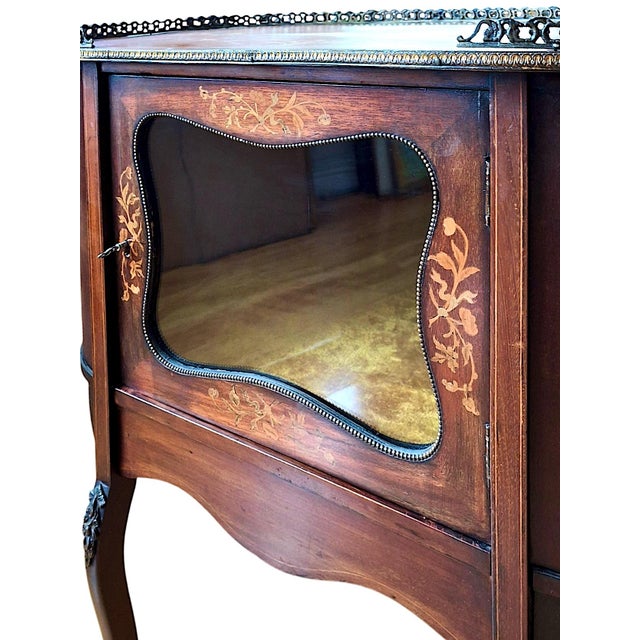 Vintage French Louis XV-style Small Liquor Cabinet/Occasional Table For Sale - Image 9 of 12