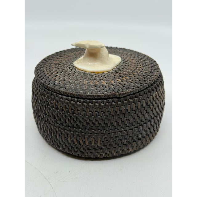1978 Inuit Joe Sikvayugak Baleen and Carved Bone Basket For Sale - Image 9 of 16