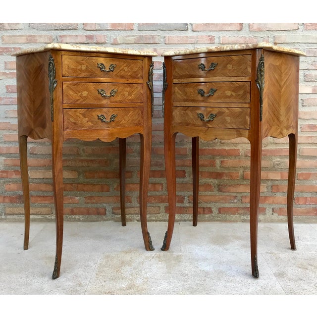 Mid 20th Century Bedside Tables in French Walnut with Marquetry & Marble Top, Set of 2 For Sale - Image 16 of 18