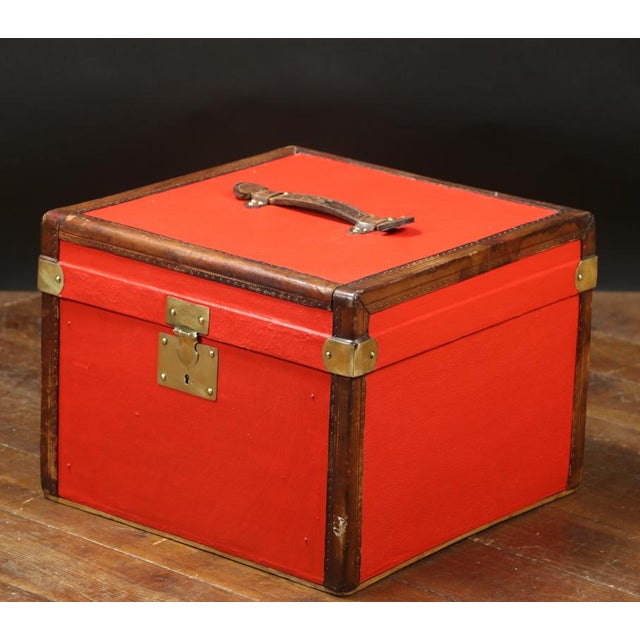 Flat Red Hat Trunk, 1890s For Sale - Image 4 of 8