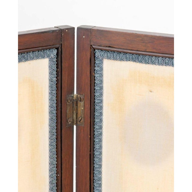English British Mahogany & Silk Two-Panel Folding Screen For Sale - Image 3 of 6