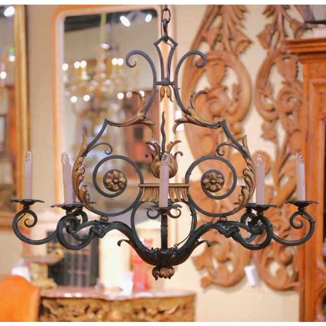 Early 20th Century French Louis XV Verdigris and Gilt Iron 8-Light Chandelier For Sale In Dallas - Image 6 of 11