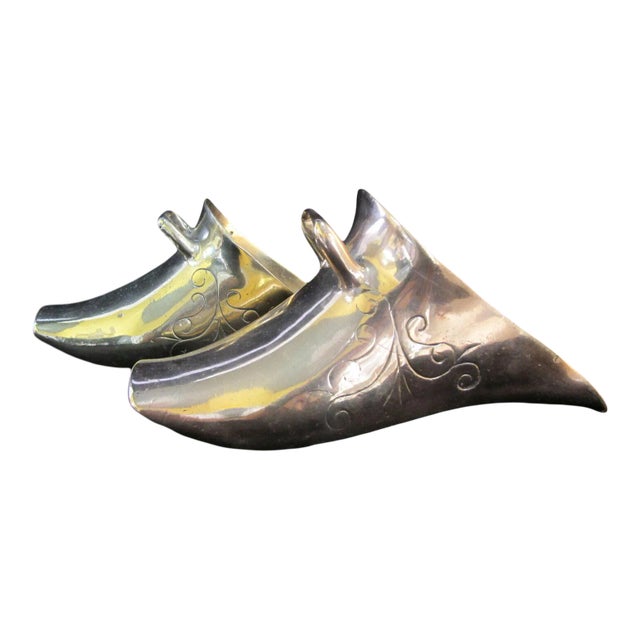 Antique 19th Century Spanish Conquistador Brass Equestrian Etched Stirrup Shoes For Sale