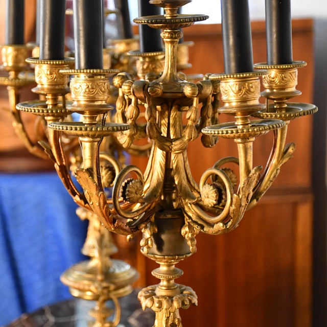 1900s Pair of Antique French Louis XV Brass Candelabras / Table Lamps For Sale - Image 4 of 12