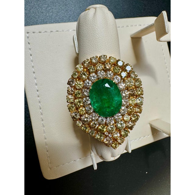 7.47 Natural Zambian Emerald & 5.64 Cts Diamond 18 Karat Yellow Gold Ring Size 6 For Sale - Image 18 of 18
