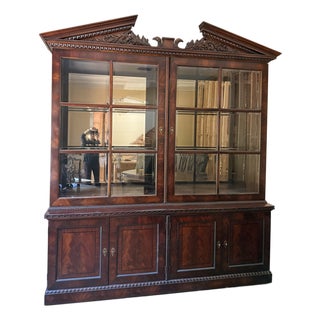Henredon Natchez Collection Flame Mahogany China Display Cabinet — Lighted & Mirrored For Sale