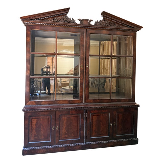 Henredon Natchez Collection Flame Mahogany China Display Cabinet — Lighted & Mirrored For Sale