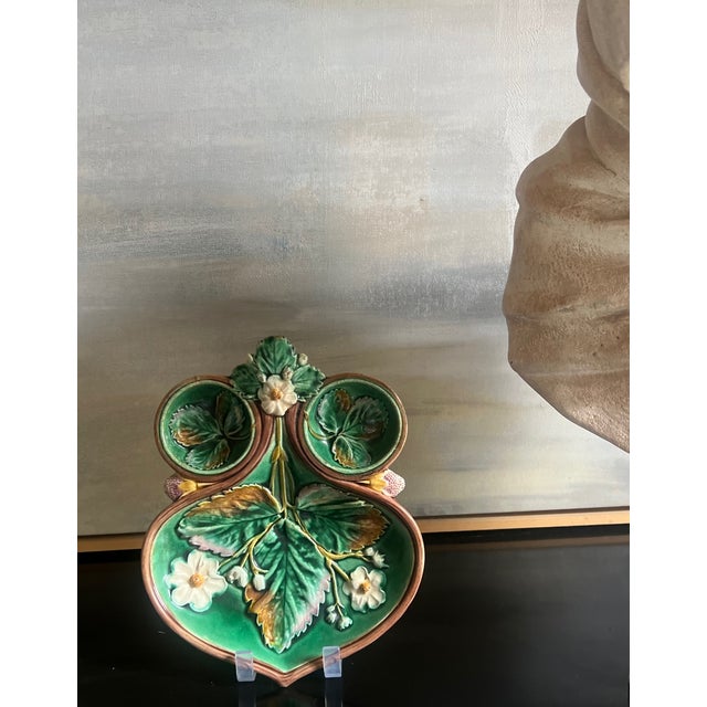 Ceramic Mid-19th Century Wedgwood Strawberry Server, Hand-Painted Ceramic For Sale - Image 7 of 15