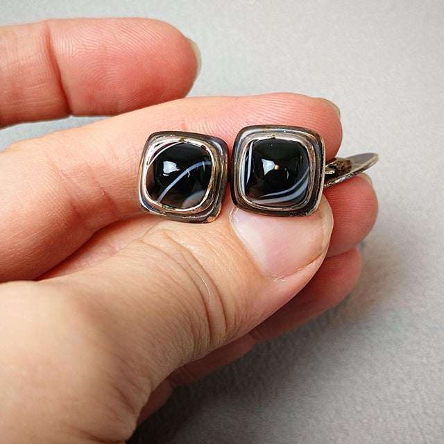A beautiful, antique, solid silver pair of cufflinks with natural onyx. Jewelry characteristic of Victor Janson, Sweden,...
