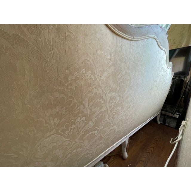 Louis XV Style Vintage White Settee For Sale - Image 11 of 11