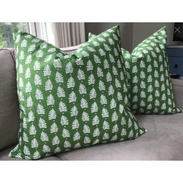 Another wonderful and versatile print from Thibaut! Ferndale is an awesome small print in rich green heavyweight linen-...