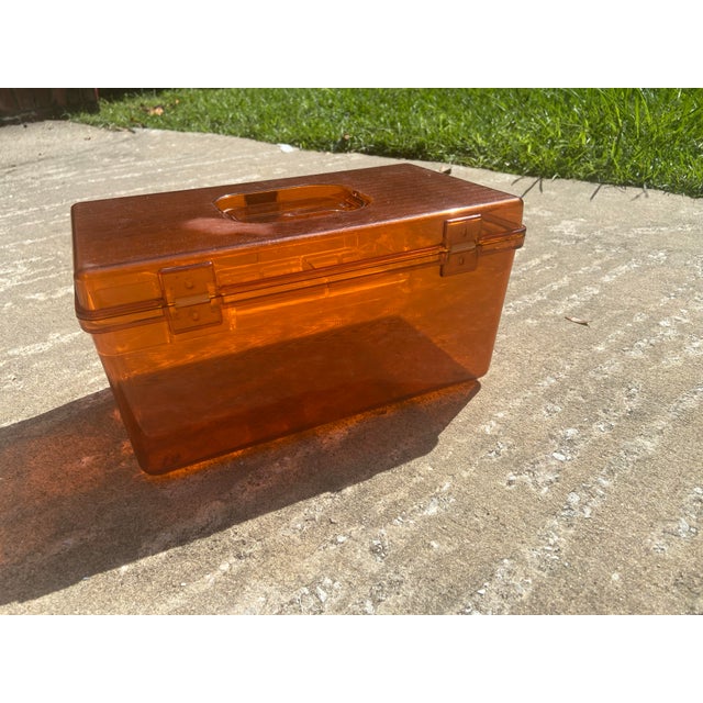 Vintage Mid-Century Modern Burnt Orange Wil-Hold Acrylic 1960s Portable Sewing Box Storage, Brass Closure Sewing Kit For Sale In Charleston - Image 6 of 11
