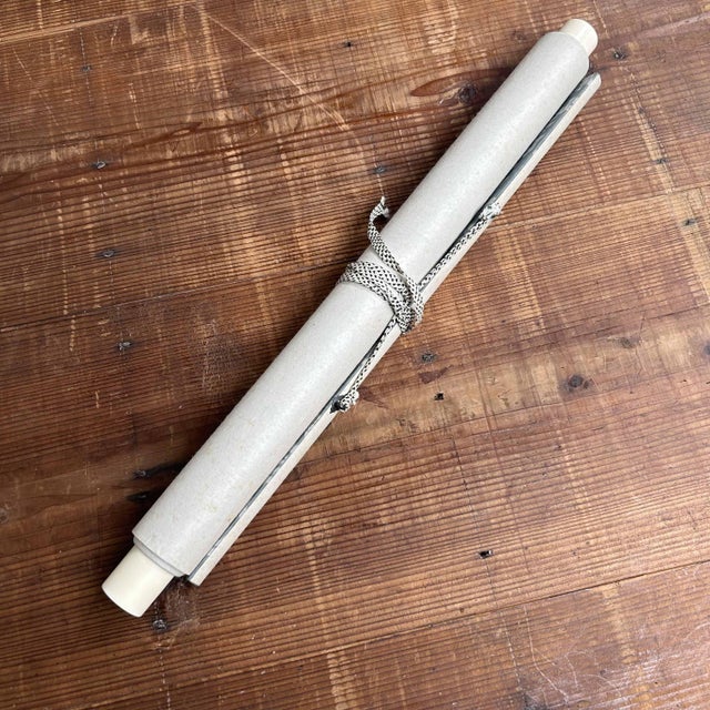 Decorative paper hand-painted scroll from the 1920s. Dimensions: length 190 cm, width 41/46.5 cm, depth 1 cm. In good...