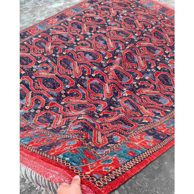 Late 20th Century Hand-Knotted Paisley Tribal Rug – Bold Red & Navy Pattern – 317x250 Cm For Sale - Image 9 of 18